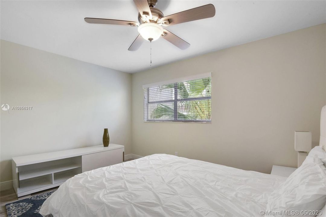 Vendido Recientemente: $112,500 (2 camas, 1 baños, 684 Pies cuadrados)