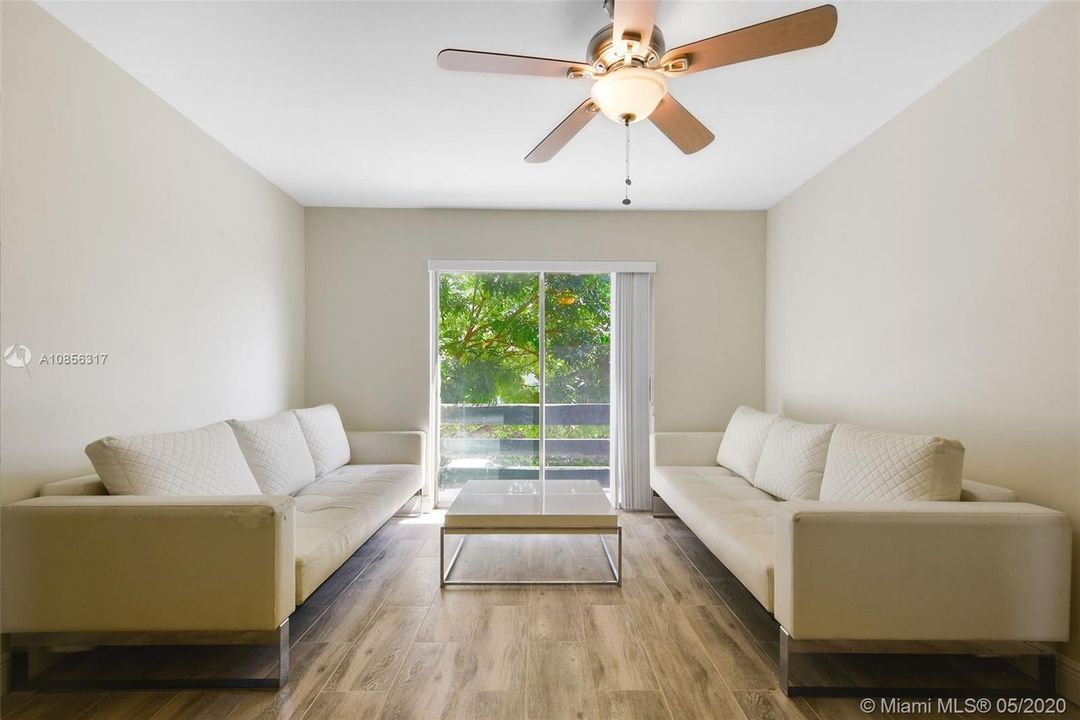Vendido Recientemente: $112,500 (2 camas, 1 baños, 684 Pies cuadrados)