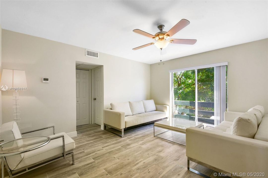 Vendido Recientemente: $112,500 (2 camas, 1 baños, 684 Pies cuadrados)