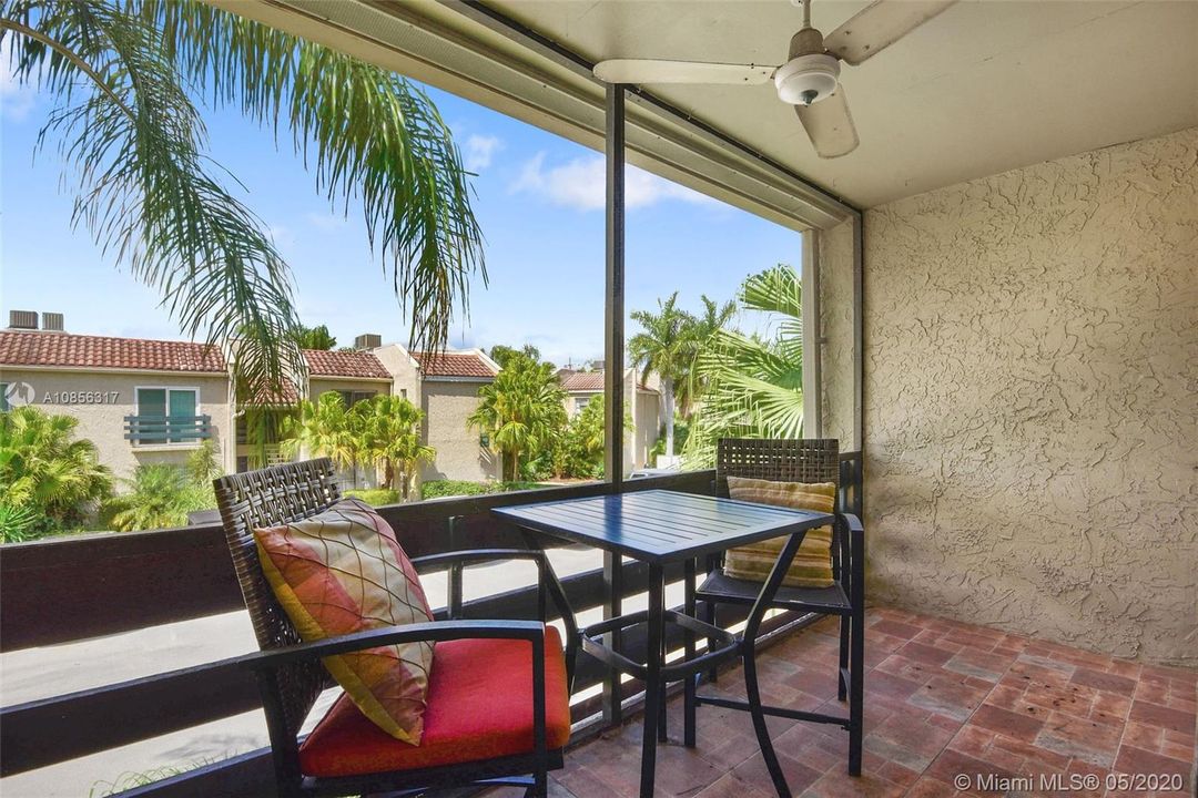 Vendido Recientemente: $112,500 (2 camas, 1 baños, 684 Pies cuadrados)