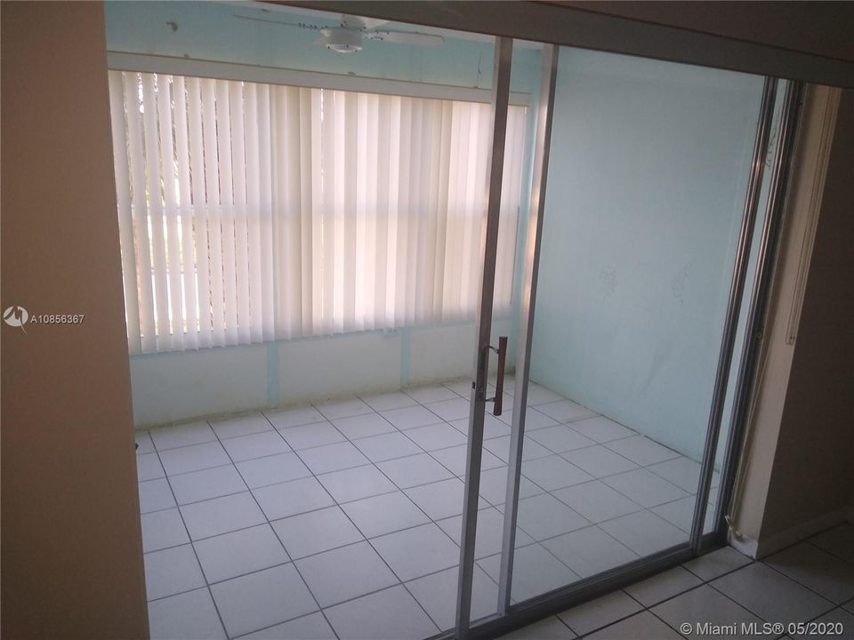 Vendido Recientemente: $55,000 (1 camas, 1 baños, 775 Pies cuadrados)