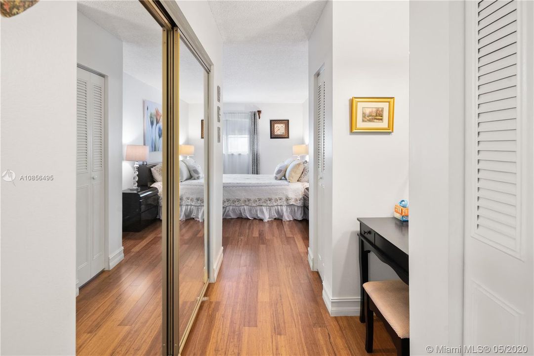 Vendido Recientemente: $62,000 (1 camas, 1 baños, 812 Pies cuadrados)