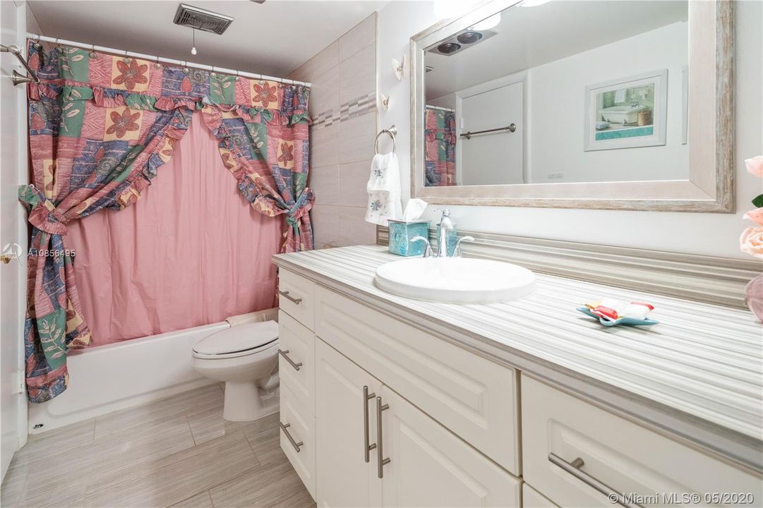 Vendido Recientemente: $62,000 (1 camas, 1 baños, 812 Pies cuadrados)