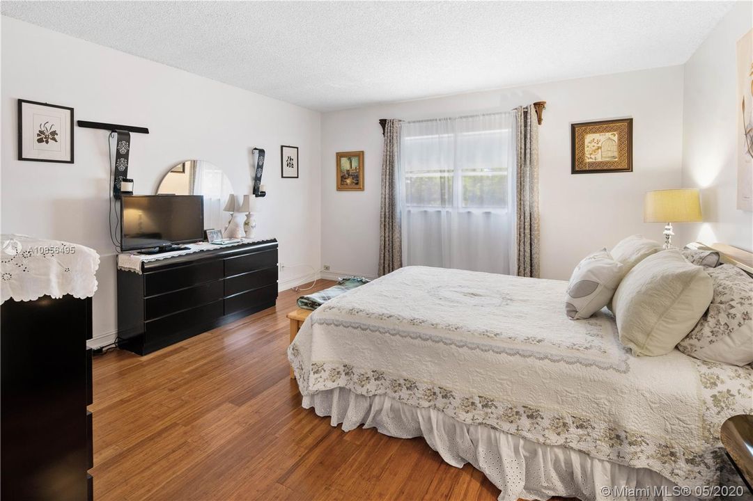 Vendido Recientemente: $62,000 (1 camas, 1 baños, 812 Pies cuadrados)