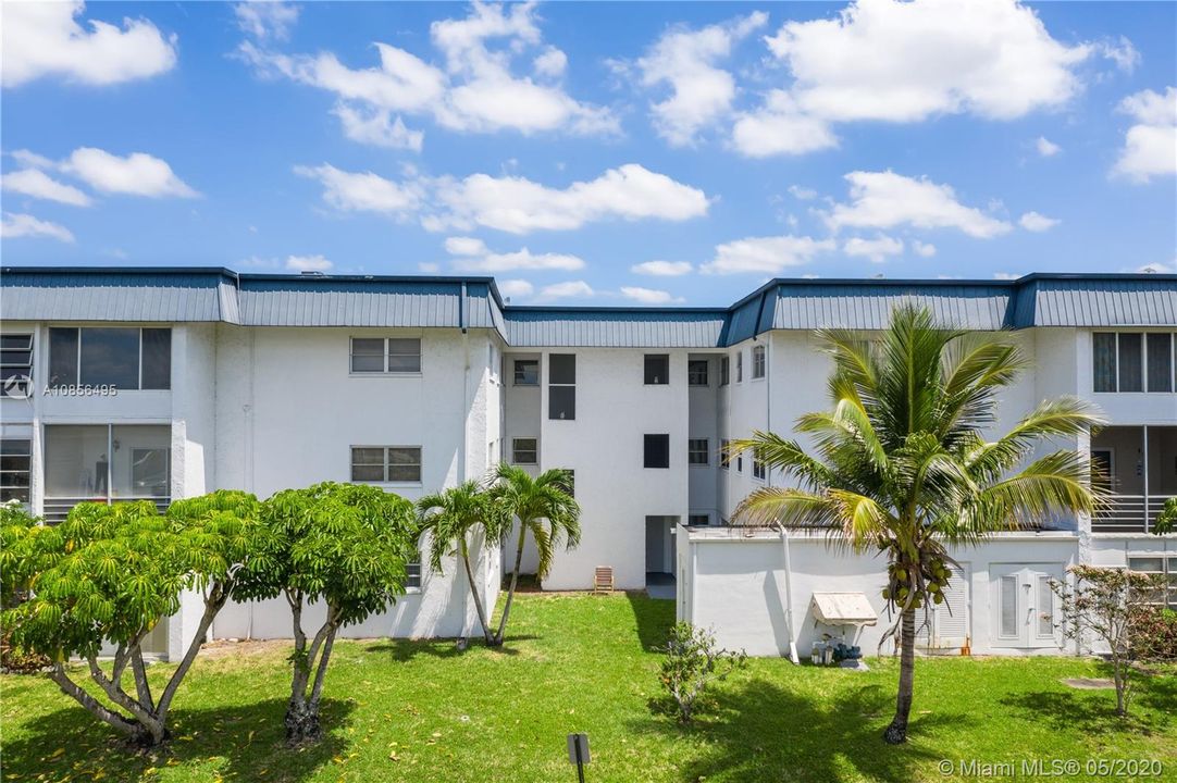 Vendido Recientemente: $62,000 (1 camas, 1 baños, 812 Pies cuadrados)