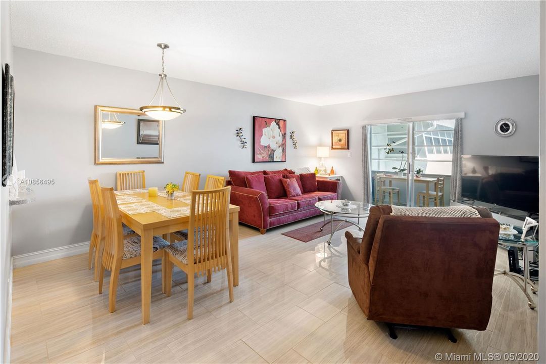 Vendido Recientemente: $62,000 (1 camas, 1 baños, 812 Pies cuadrados)
