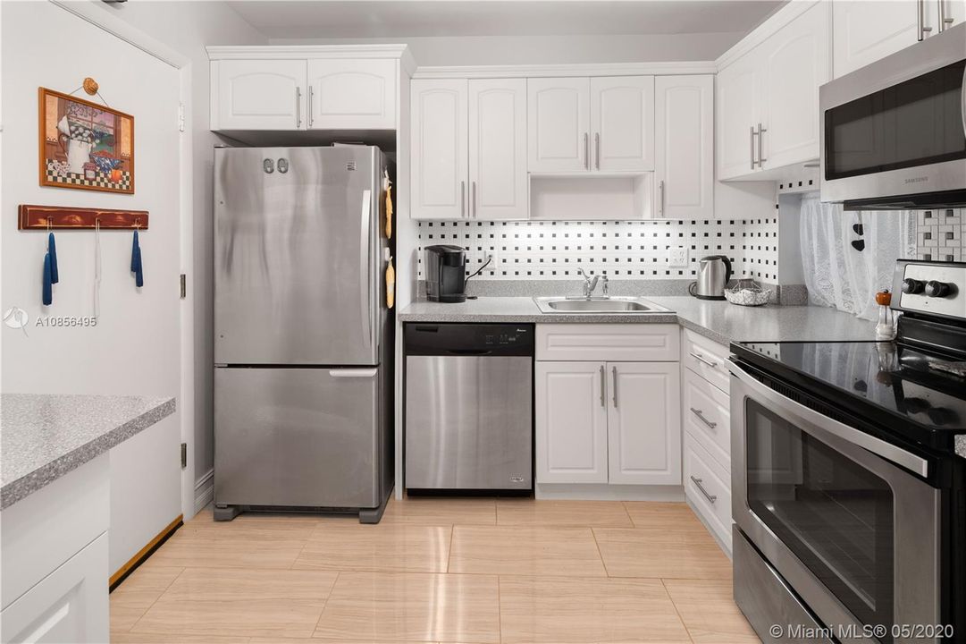 Vendido Recientemente: $62,000 (1 camas, 1 baños, 812 Pies cuadrados)