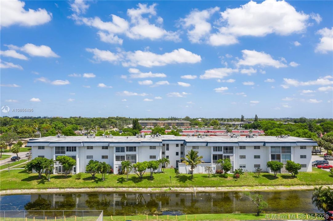 Vendido Recientemente: $62,000 (1 camas, 1 baños, 812 Pies cuadrados)