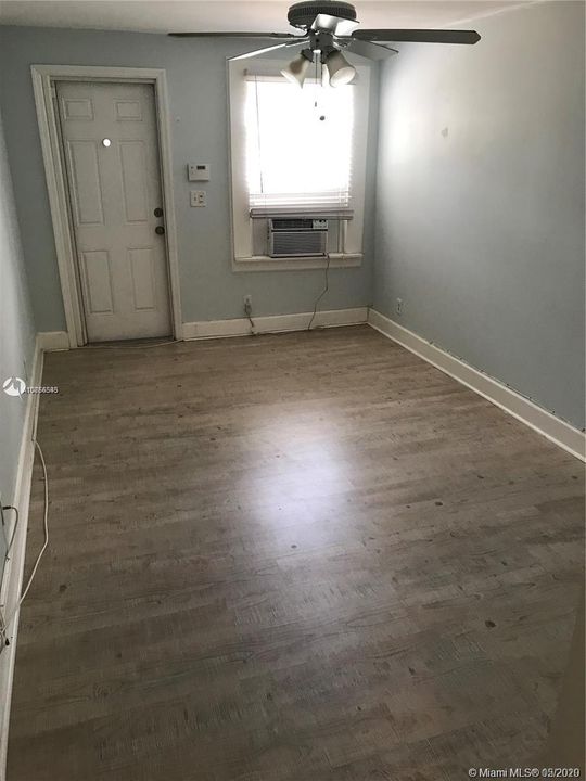 Recently Rented: $1,099 (0 beds, 1 baths, 350 Square Feet)