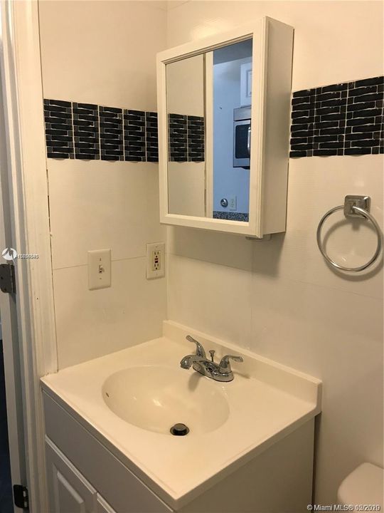 Recently Rented: $1,099 (0 beds, 1 baths, 350 Square Feet)