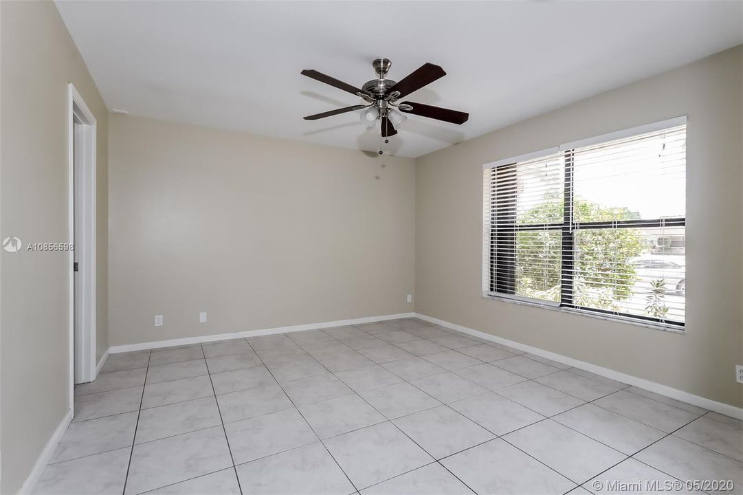 Recently Rented: $2,395 (3 beds, 2 baths, 1520 Square Feet)