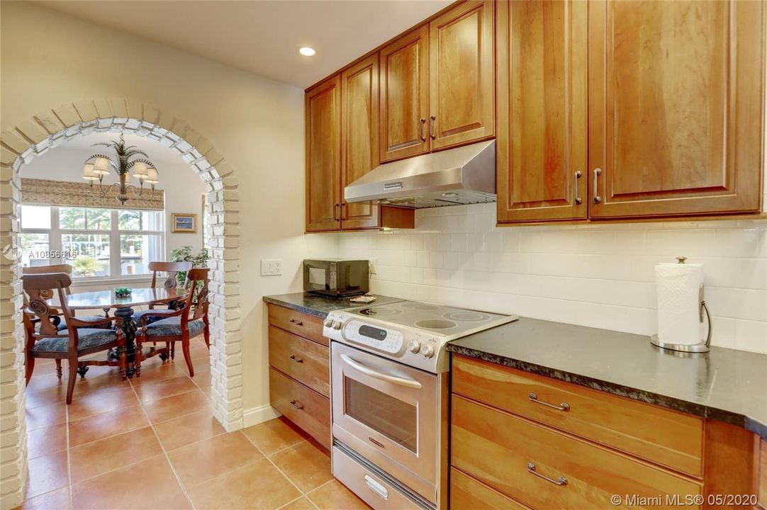 最近售出: $799,000 (3 贝兹, 2 浴室, 1785 平方英尺)