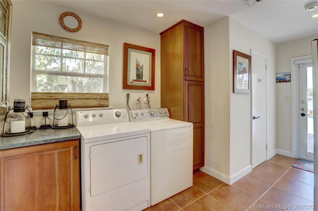 最近售出: $799,000 (3 贝兹, 2 浴室, 1785 平方英尺)