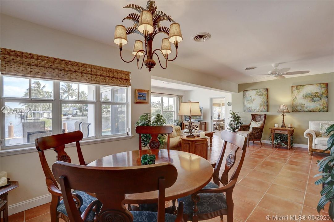 最近售出: $799,000 (3 贝兹, 2 浴室, 1785 平方英尺)