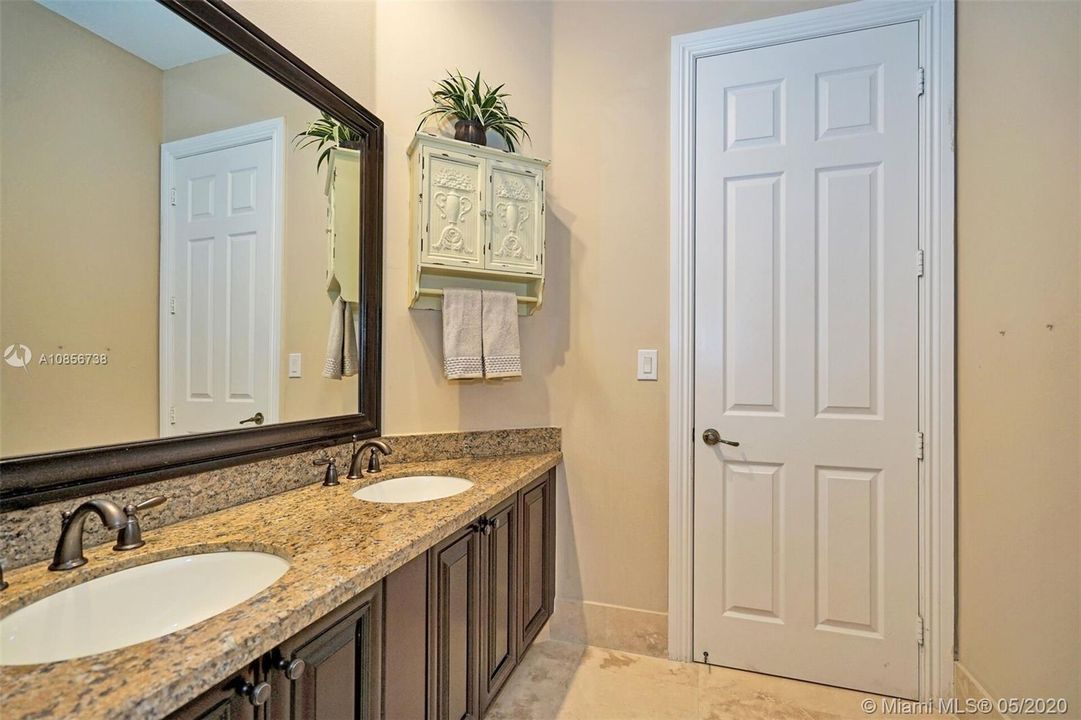 Recently Rented: $8,000 (5 beds, 4 baths, 4426 Square Feet)