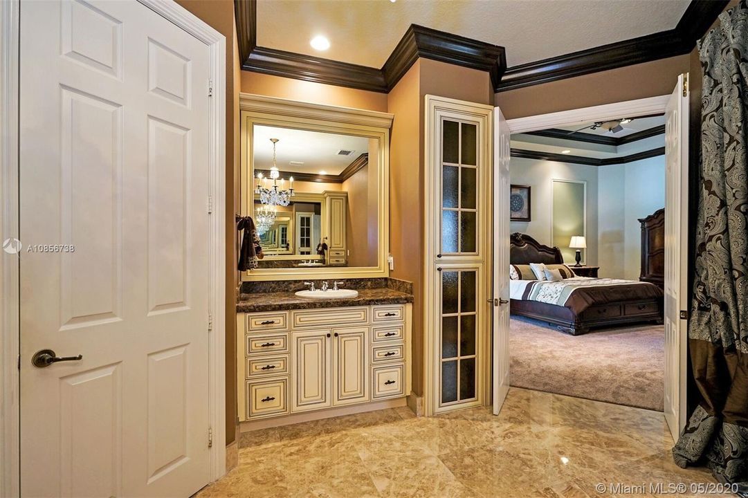 Recently Rented: $8,000 (5 beds, 4 baths, 4426 Square Feet)