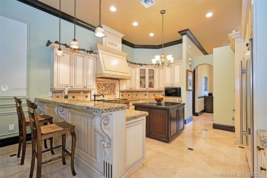 Recently Rented: $8,000 (5 beds, 4 baths, 4426 Square Feet)