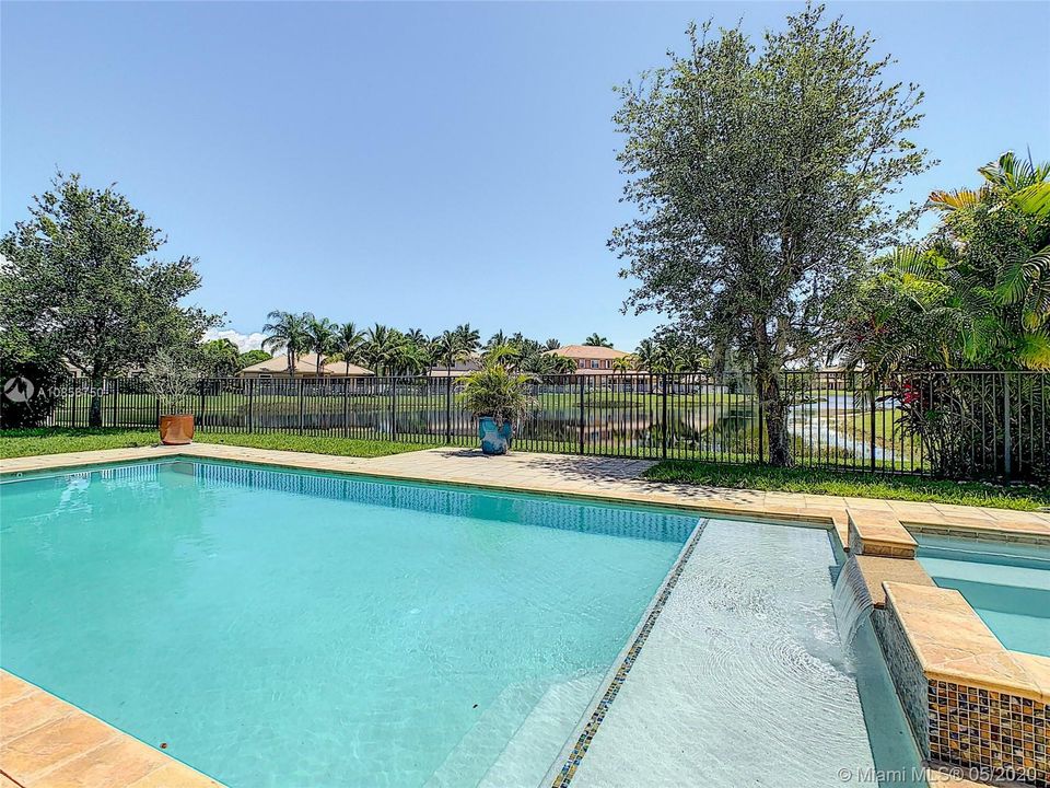 enjoy the big sun shelf this pool has to offer