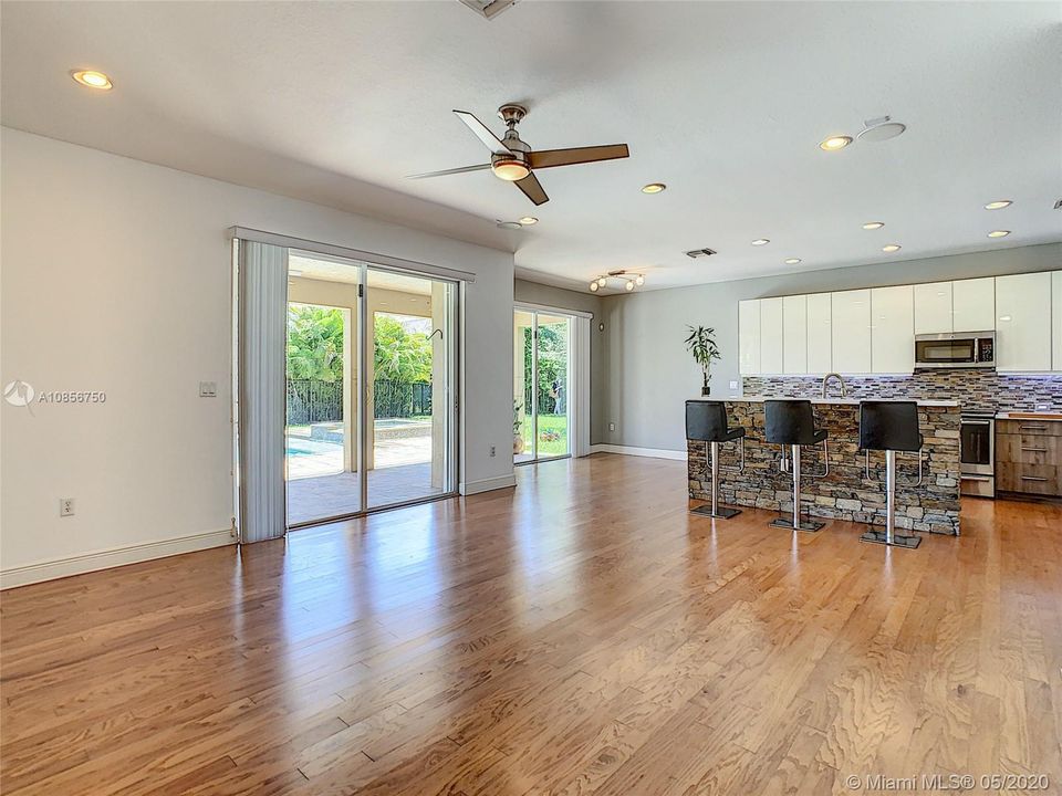 Recently Rented: $4,700 (5 beds, 3 baths, 2815 Square Feet)
