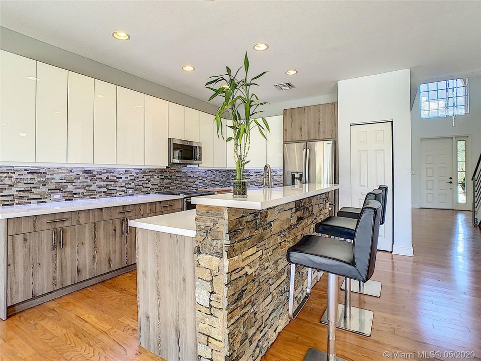 Recently Rented: $4,700 (5 beds, 3 baths, 2815 Square Feet)