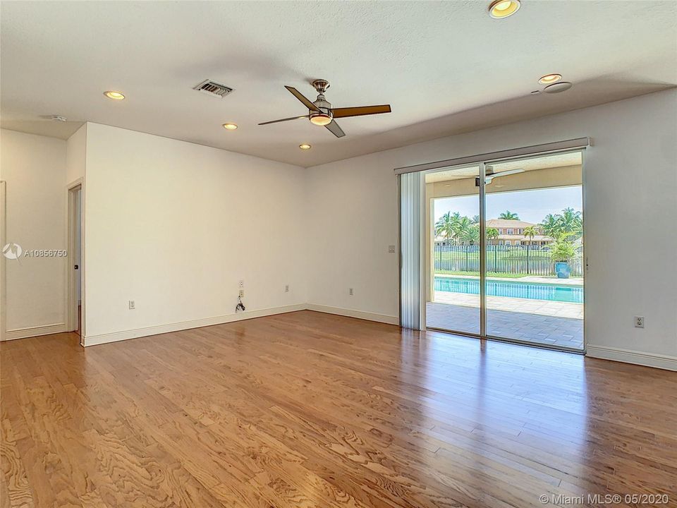 Recently Rented: $4,700 (5 beds, 3 baths, 2815 Square Feet)