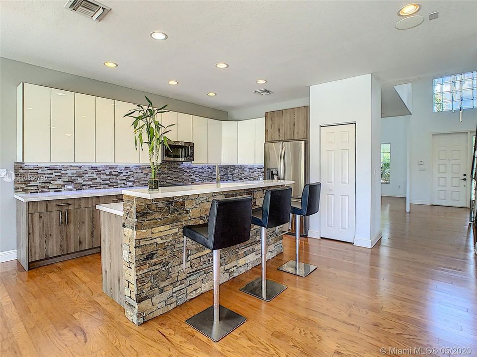 Recently Rented: $4,700 (5 beds, 3 baths, 2815 Square Feet)