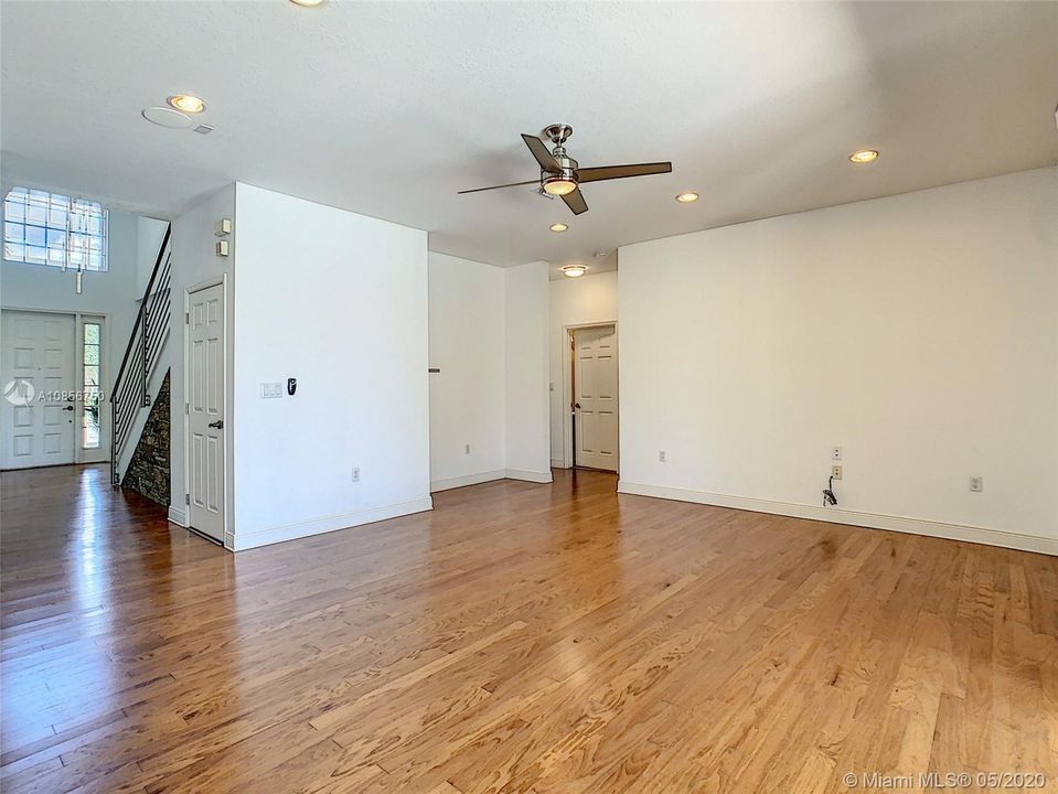 Recently Rented: $4,700 (5 beds, 3 baths, 2815 Square Feet)