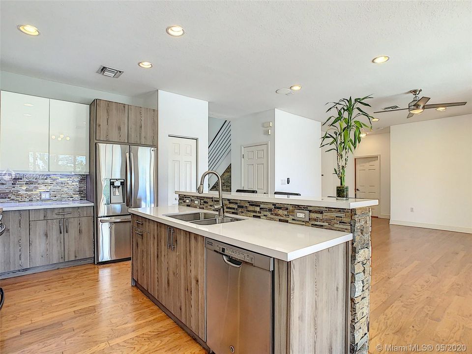 Recently Rented: $4,700 (5 beds, 3 baths, 2815 Square Feet)