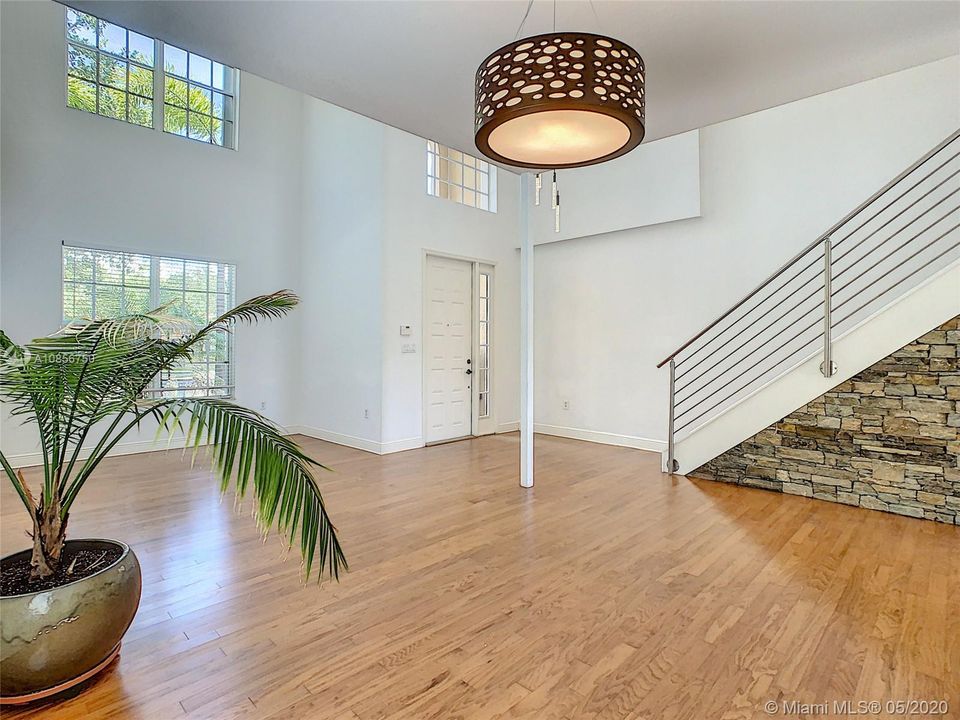 Recently Rented: $4,700 (5 beds, 3 baths, 2815 Square Feet)