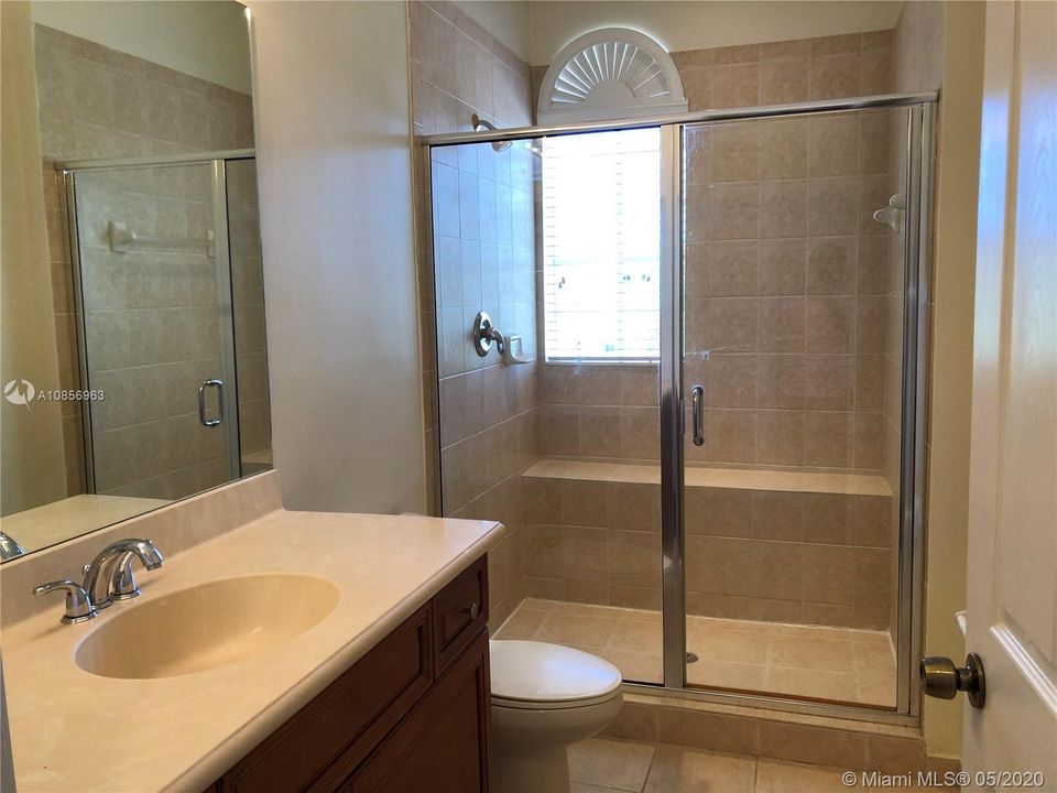 最近租的: $5,400 (5 贝兹, 4 浴室, 4702 平方英尺)