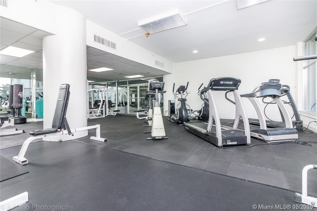 Recently Rented: $2,050 (1 beds, 1 baths, 950 Square Feet)