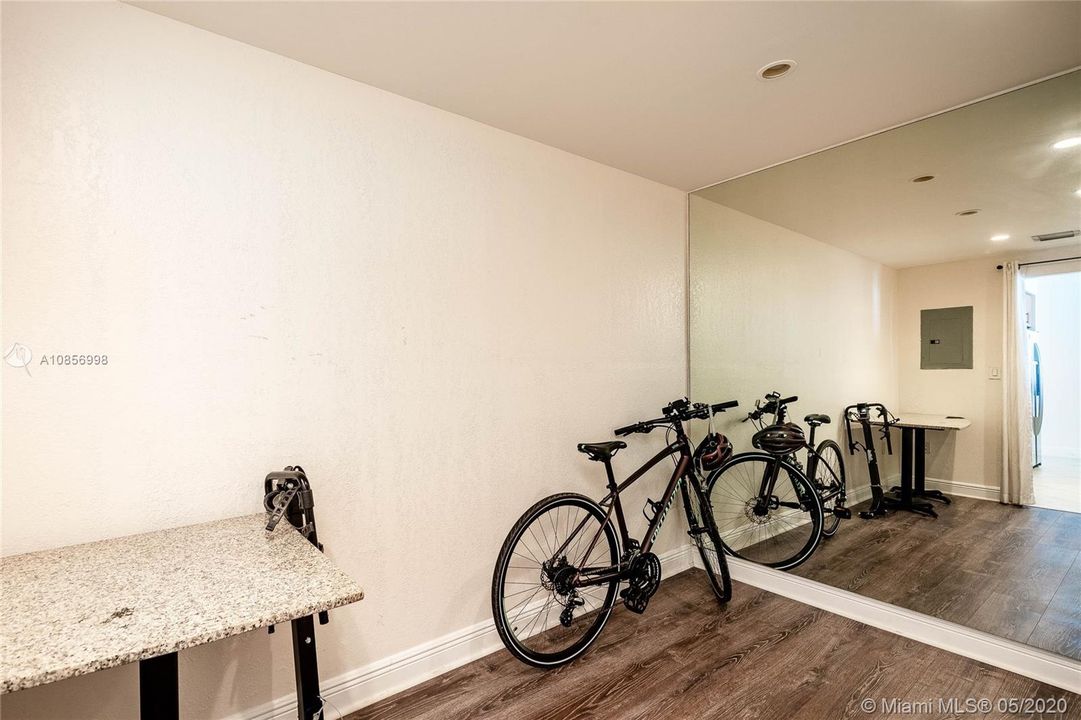 Recently Rented: $2,050 (1 beds, 1 baths, 950 Square Feet)