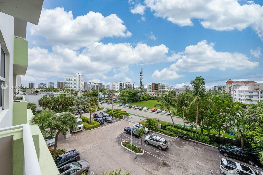 Recently Rented: $2,050 (1 beds, 1 baths, 950 Square Feet)