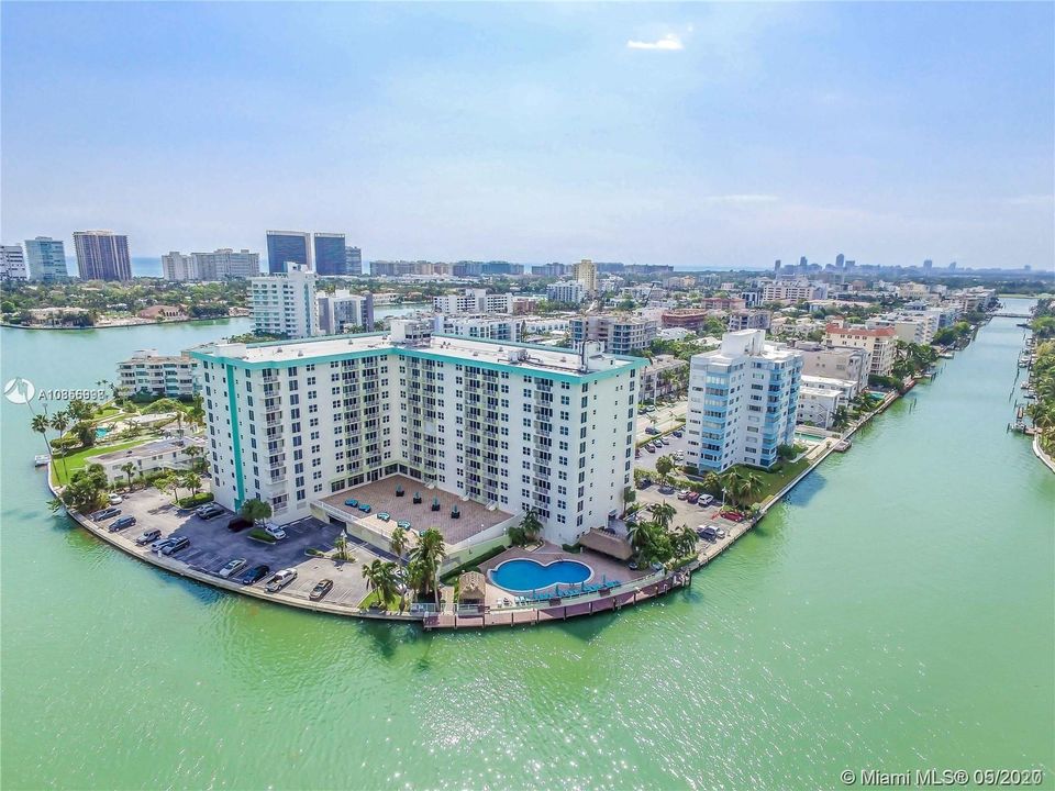 Recently Rented: $2,050 (1 beds, 1 baths, 950 Square Feet)