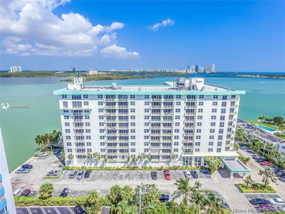 Recently Rented: $2,050 (1 beds, 1 baths, 950 Square Feet)