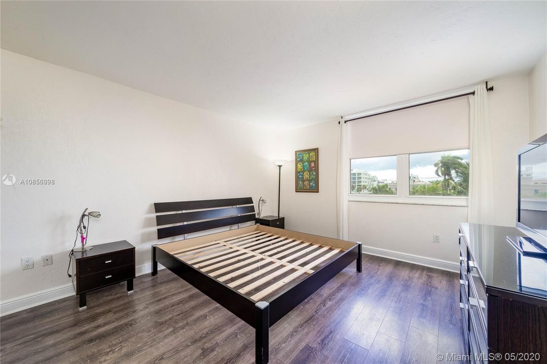 Recently Rented: $2,050 (1 beds, 1 baths, 950 Square Feet)
