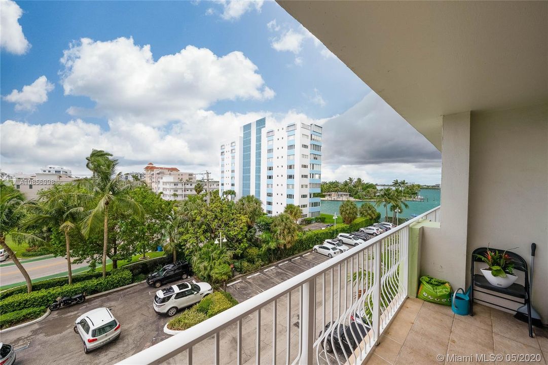 Recently Rented: $2,050 (1 beds, 1 baths, 950 Square Feet)
