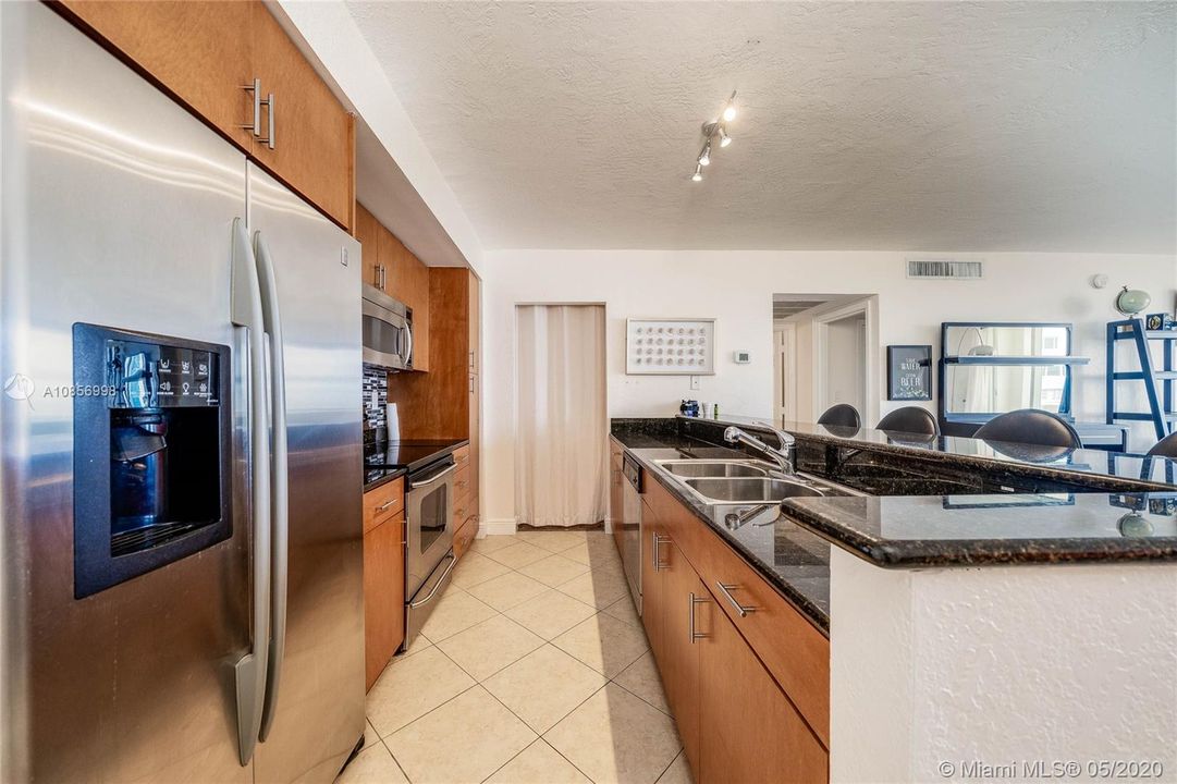 Recently Rented: $2,050 (1 beds, 1 baths, 950 Square Feet)