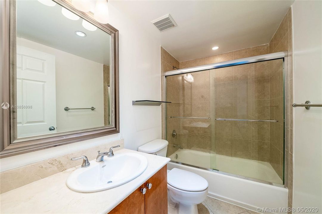 Recently Rented: $2,050 (1 beds, 1 baths, 950 Square Feet)