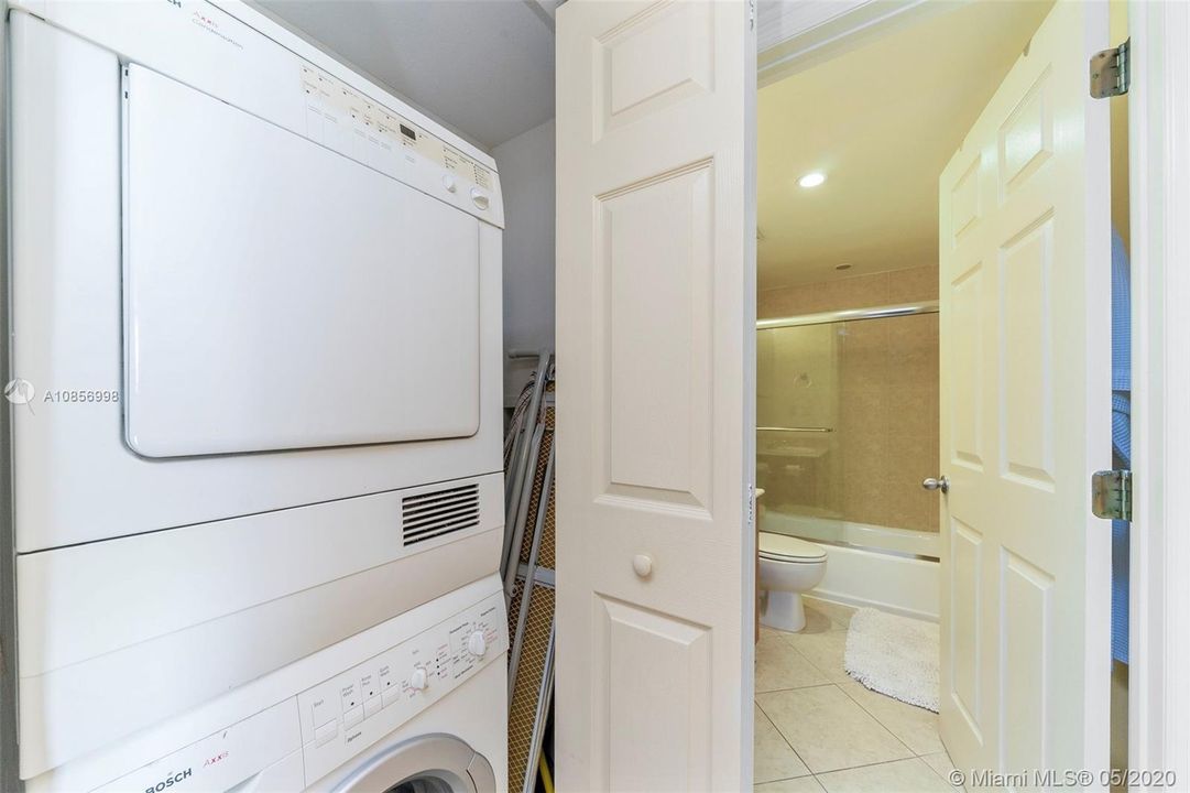 Recently Rented: $2,050 (1 beds, 1 baths, 950 Square Feet)
