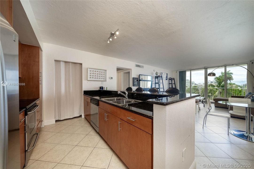 Recently Rented: $2,050 (1 beds, 1 baths, 950 Square Feet)