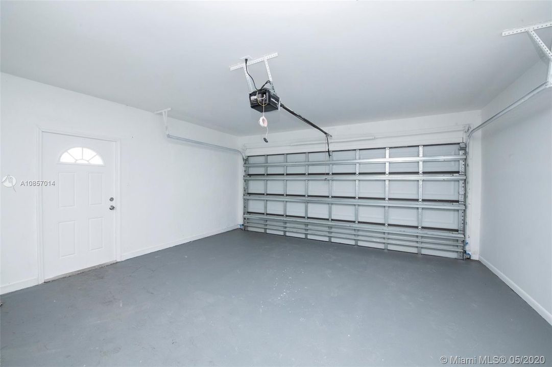 Vendido Recientemente: $549,000 (4 camas, 2 baños, 2541 Pies cuadrados)