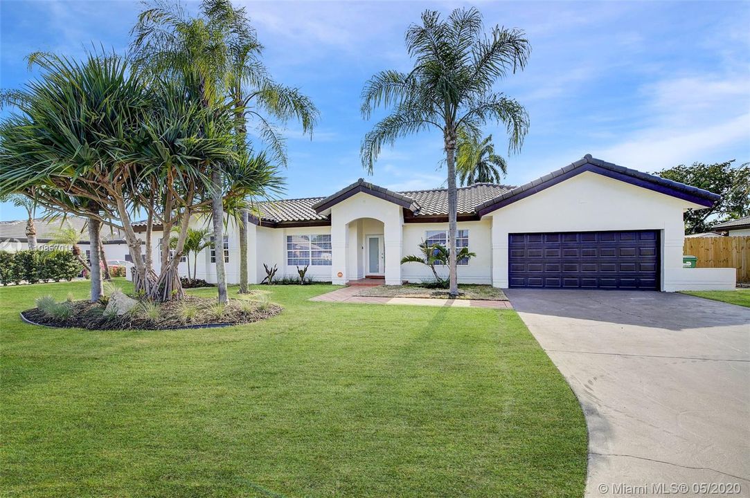 Vendido Recientemente: $549,000 (4 camas, 2 baños, 2541 Pies cuadrados)
