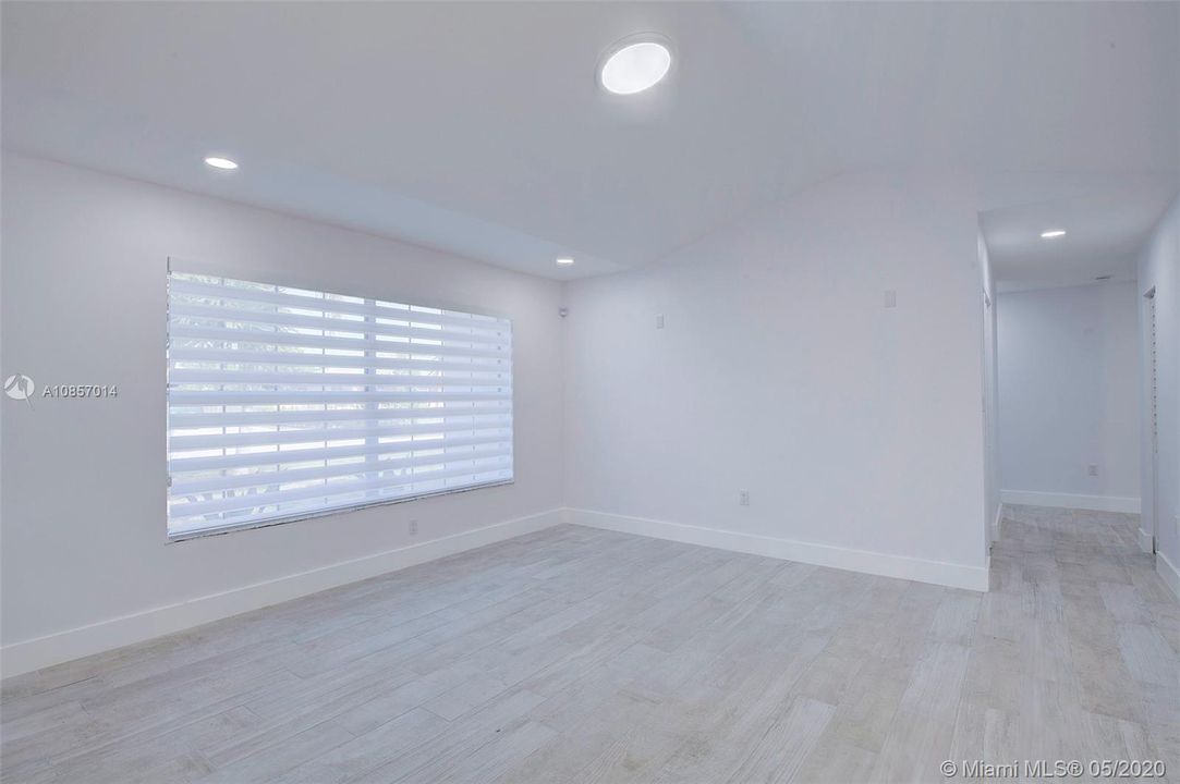 Vendido Recientemente: $549,000 (4 camas, 2 baños, 2541 Pies cuadrados)