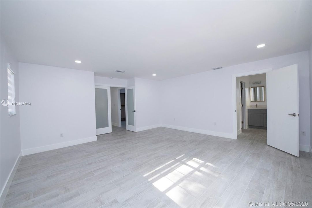 Vendido Recientemente: $549,000 (4 camas, 2 baños, 2541 Pies cuadrados)