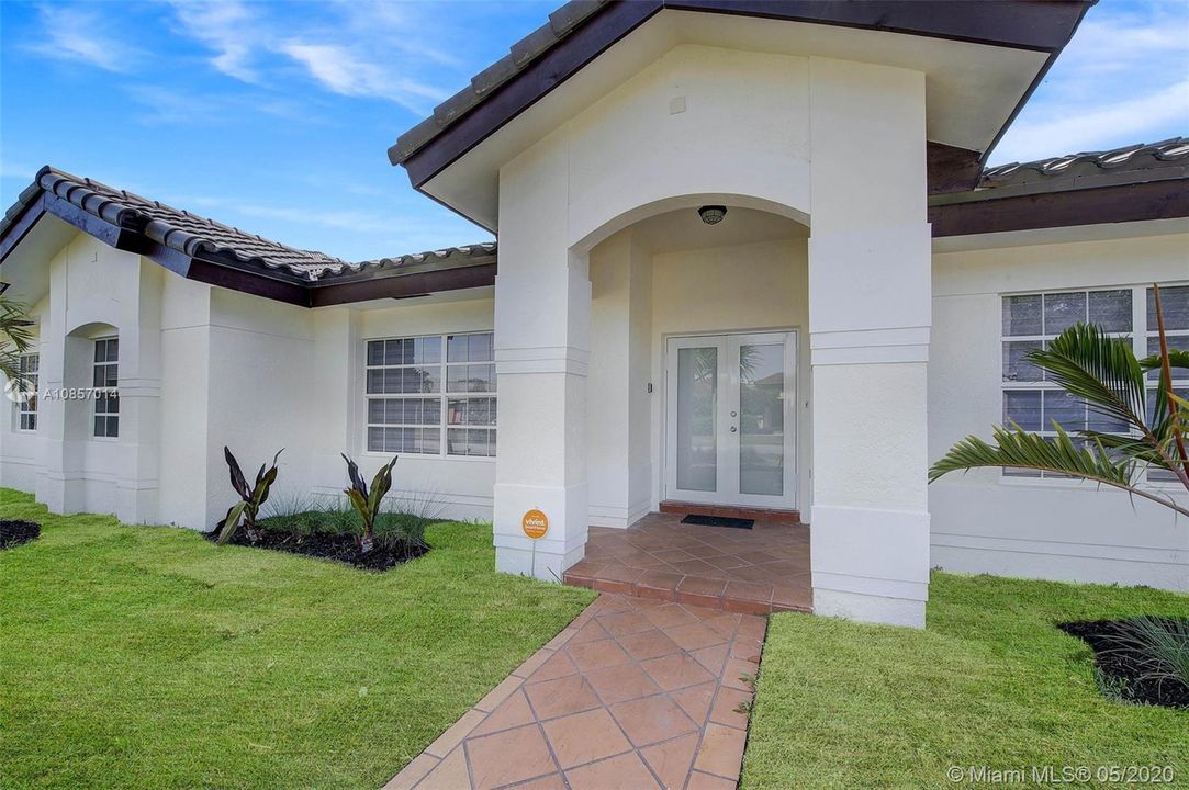 Vendido Recientemente: $549,000 (4 camas, 2 baños, 2541 Pies cuadrados)