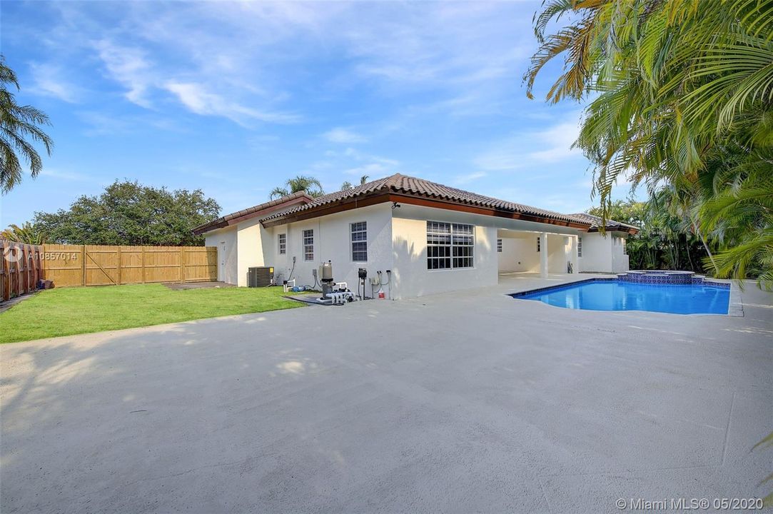 Vendido Recientemente: $549,000 (4 camas, 2 baños, 2541 Pies cuadrados)