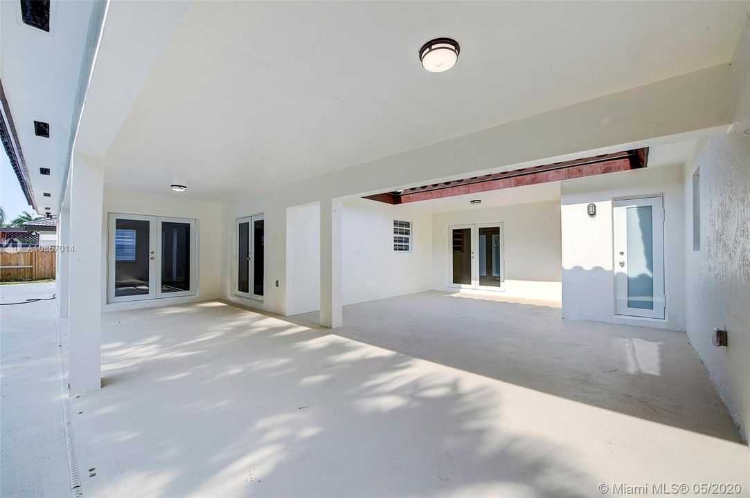 Vendido Recientemente: $549,000 (4 camas, 2 baños, 2541 Pies cuadrados)