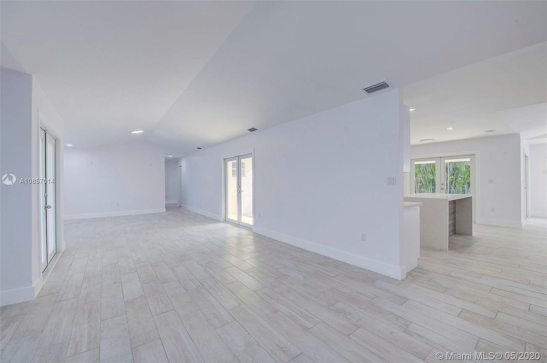 Vendido Recientemente: $549,000 (4 camas, 2 baños, 2541 Pies cuadrados)