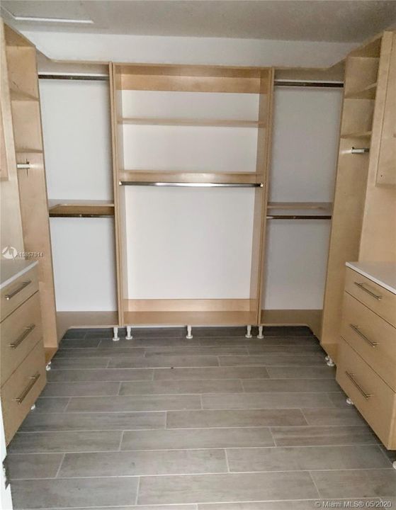 Vendido Recientemente: $549,000 (4 camas, 2 baños, 2541 Pies cuadrados)